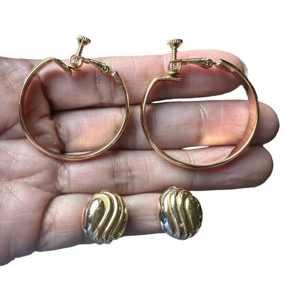 Vintage Hoops Clip On Screw Back Gold Tone & Ribbed Stud Earrings Lot Of 2 - Picture 3 of 11